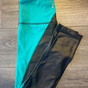 Zyia Jade River Stone Metallic Light n Tight leggings size 2